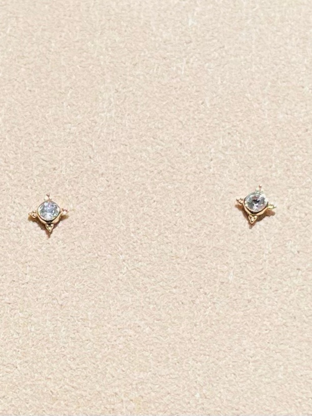 LA KAISER 14kt Gold Diamond Leah Stud Earrings w/Suede Pouch Box Marked